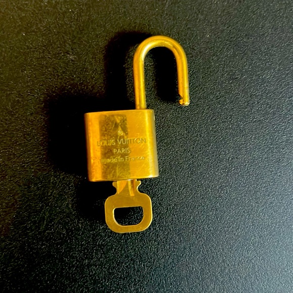 Authentic Louis Vuitton, lock and key number 344. - Picture 2 of 7